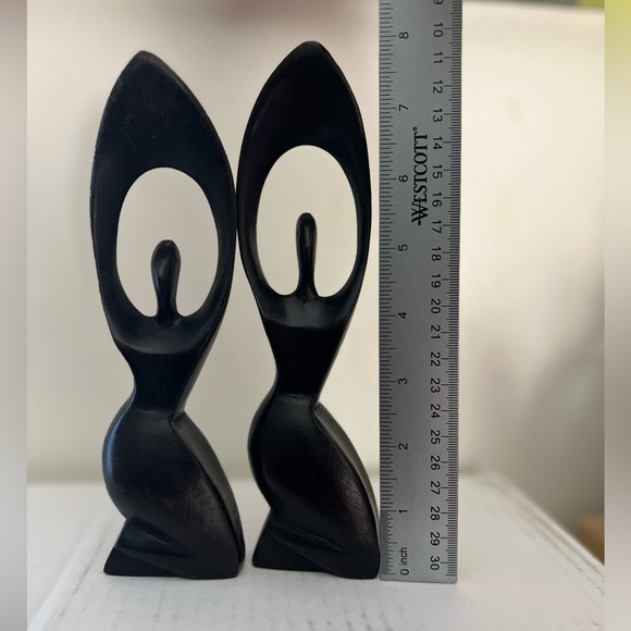 West African Hand-Carved Tribal Wooden Feminine Figurines. - Picture 4 of 4